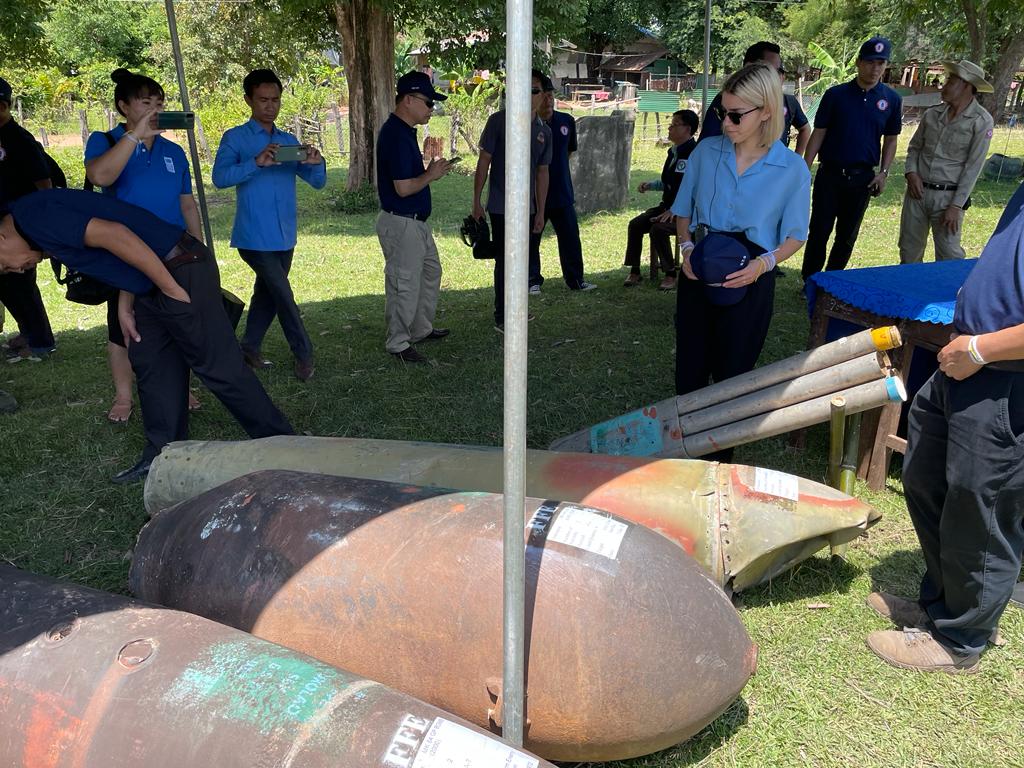 CanadaauLaos's tweet photo. La semaine dernière, notre équipe a participé à la visite de terrain #UXO dans la province de #Salavan, la 3e province la plus bombardée du #Laos.  

Merci à @UNDPLaoPDR et au vice-gouverneur de la province de Salavan pour avoir organisé une expérience aussi enrichissante! 🇨🇦🇱🇦 https://t.co/4dPxNoR9QN