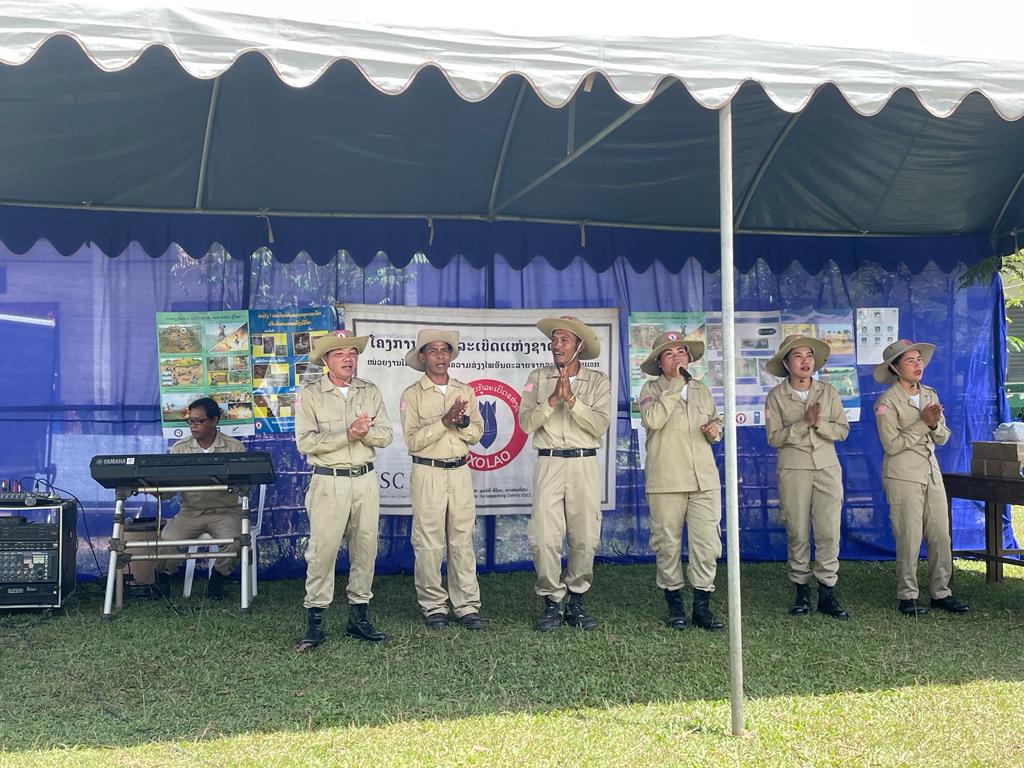 CanadaauLaos's tweet photo. La semaine dernière, notre équipe a participé à la visite de terrain #UXO dans la province de #Salavan, la 3e province la plus bombardée du #Laos.  

Merci à @UNDPLaoPDR et au vice-gouverneur de la province de Salavan pour avoir organisé une expérience aussi enrichissante! 🇨🇦🇱🇦 https://t.co/4dPxNoR9QN
