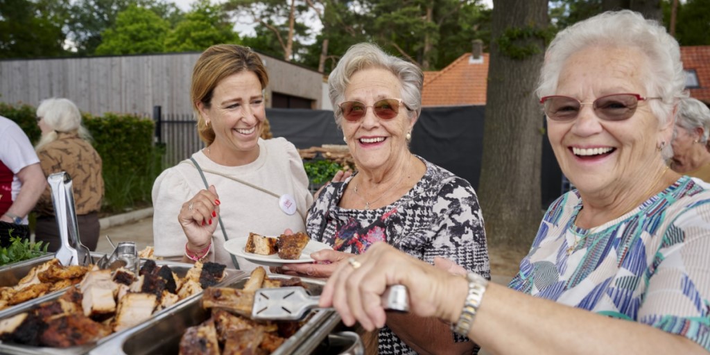 Met je hart collecteweek 😍 Mogen onze collectanten op een bijdrage van jou rekenen? Klein of groot; met iedere donatie help je mee om eenzaamheid onder zelfstandig wonende ouderen te verzachten. 
metjehart.digicollect.nl
#weektegeneenzaamheid #eentegeneenzaamheid