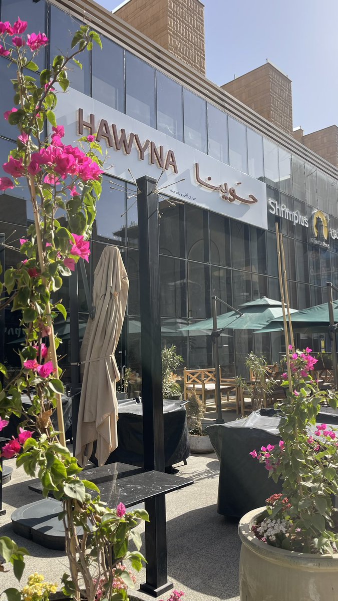 fahem1403's tweet photo. حوينا 
@Hawyn_sa 
مطعم فطور جديد في السليمانية 
الأكل لذيذ جدا والمكان رايق ، الديكور يغلب عليه التنوع من الطابع السعودي ، الخبز متنوع ويحضر بالطلب ، 
الطلبات كانت تميس بالدجاج 
بيض لحسة بالجبن 
شاي بخار https://t.co/8VEks5hHTb