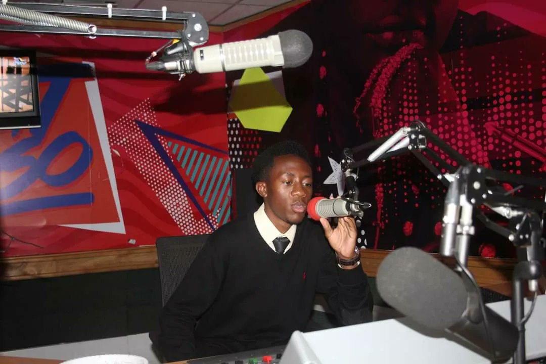 Greenstedschool's tweet photo. THROW BACK THURSDAY:
Media students took a trip to the Nation Media Group.
Media students were able to learn the practical knowledge and experience in the field of TV Broadcasting, Journalism and Multimedia.
#gisonline
#passionandpride
#media
#learningisfunwithus https://t.co/rEMwriOoZf