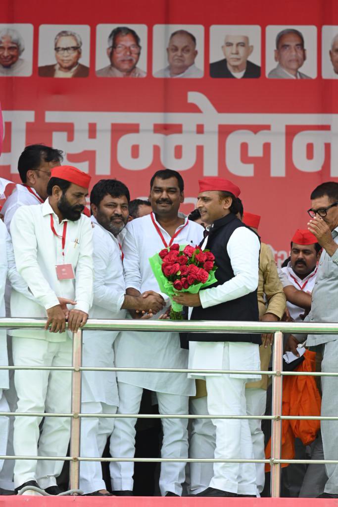 yadavakhilesh's tweet photo. आप सबने… मुझे फिर से अध्यक्ष चुनकर जो भरोसा जताया है मैं उसके लिए आप सबका बहुत आभारी हूँ । https://t.co/2HYbyMEMtV