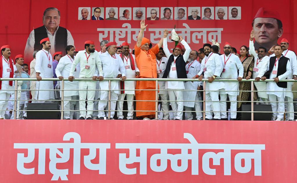 yadavakhilesh's tweet photo. आप सबने… मुझे फिर से अध्यक्ष चुनकर जो भरोसा जताया है मैं उसके लिए आप सबका बहुत आभारी हूँ । https://t.co/2HYbyMEMtV