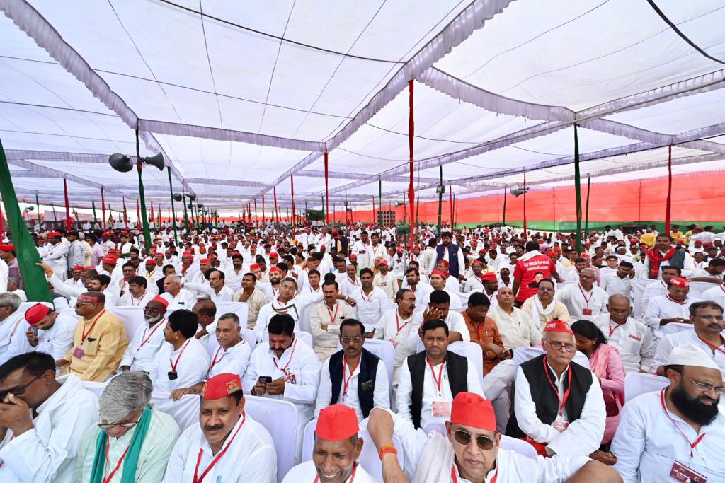 yadavakhilesh's tweet photo. https://t.co/eGrvgfqua7