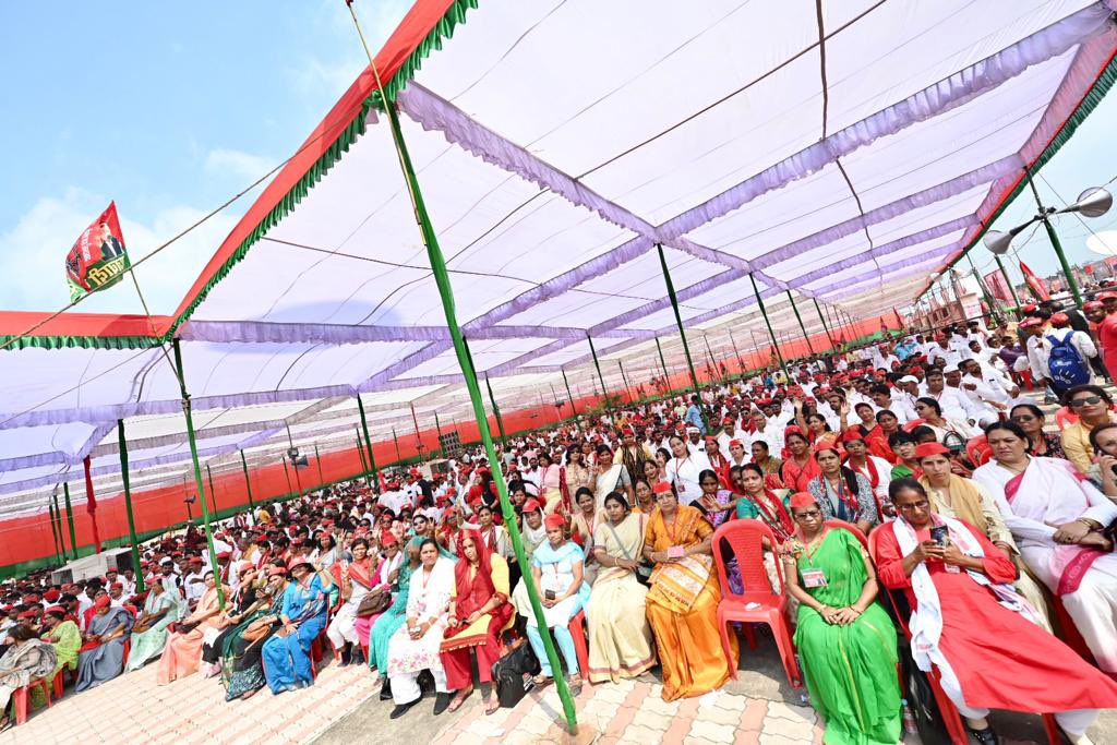 yadavakhilesh's tweet photo. https://t.co/9CIsJeNmC6