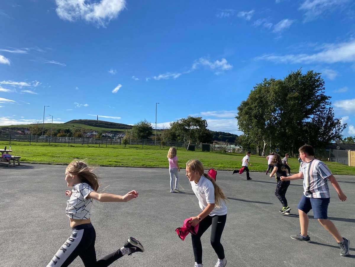 BmoCoaching's tweet photo. DYDD MERCHER βοΈ
Clwb ar Γ΄l @llwynyreos & @stpadarnsrcp ddoe π
Da iawn plant! πͺπ»
#bmocoaching #schoolsport #chwaraeon #clwb #beactive #keepfit #afterschool #kidsactivities #aberystwyth https://t.co/l0XQeu3uZV