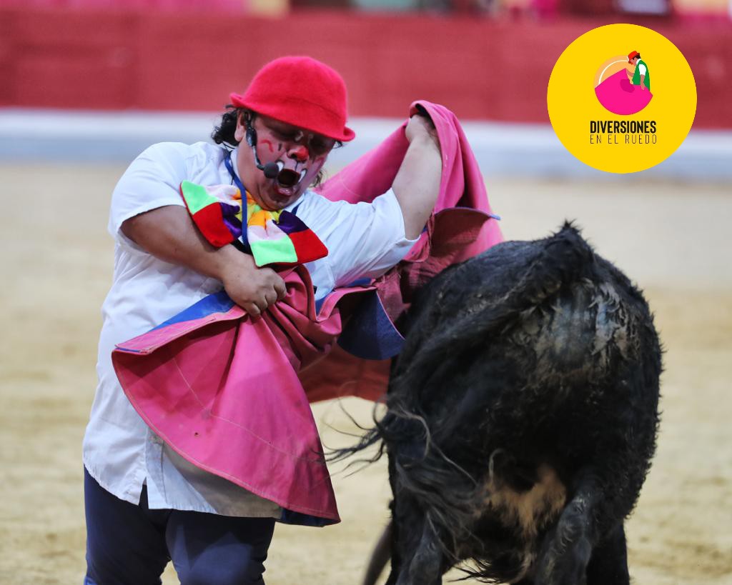 Diversiones en el Ruedo y sus enanitos toreros tweet media