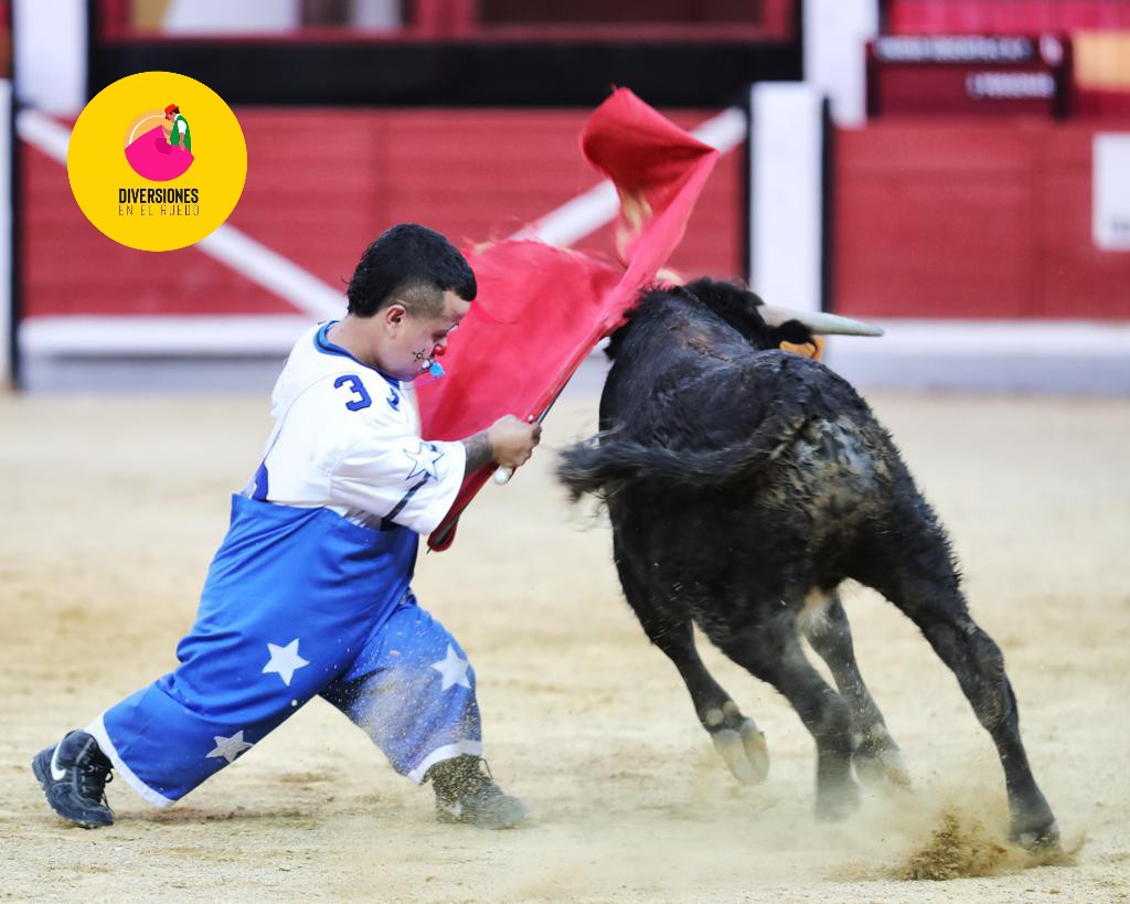 Diversiones en el Ruedo y sus enanitos toreros tweet media