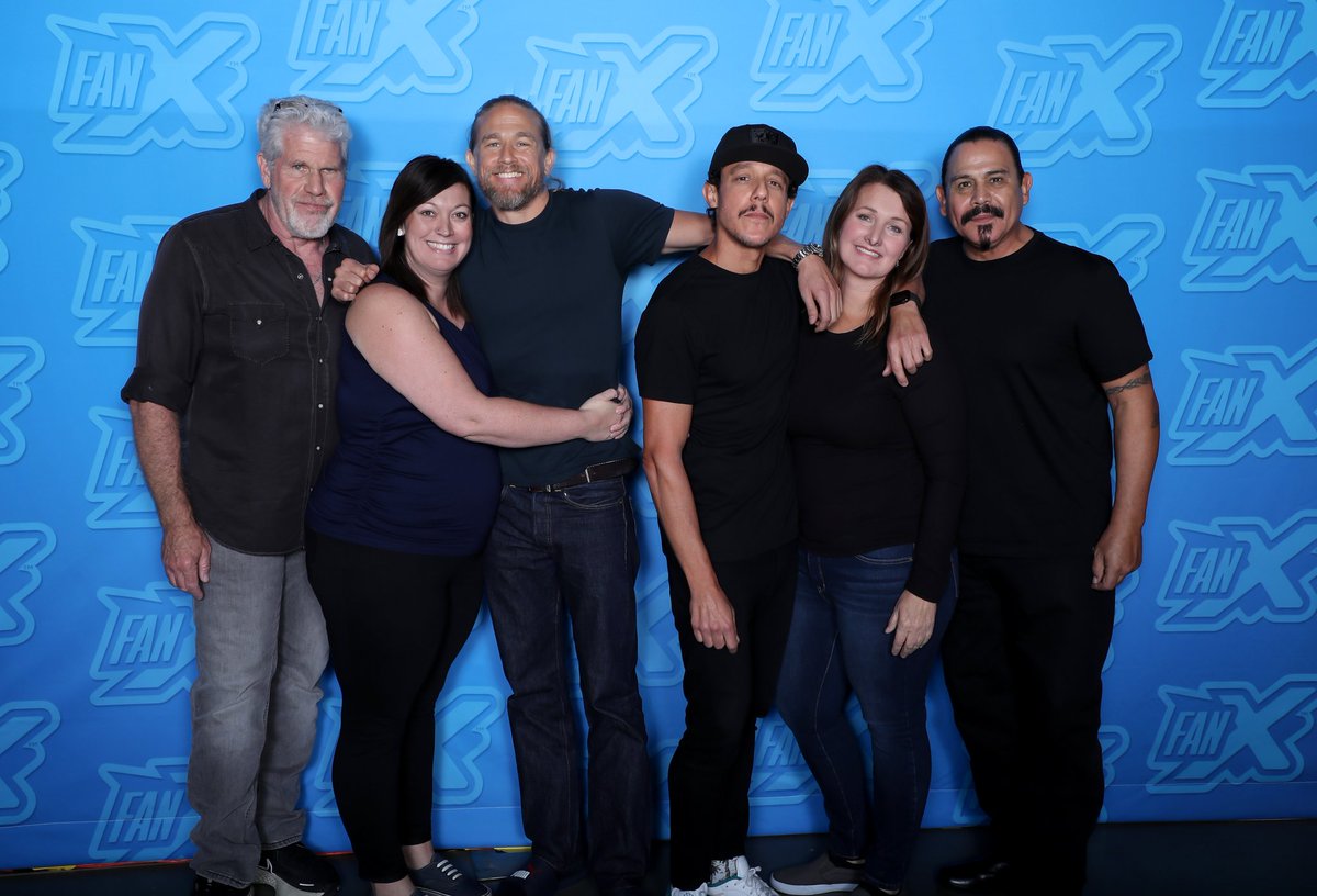 Now this was a good day!! "Ron and Charlie make a Carmen sandwich. Theo and Emilio make a gringa sandwich." It worked! #heaven #sonsofanarchy <a href="/EmilioRivera48/">Emilio Rivera</a> <a href="/Theorossi/">THEO</a> <a href="/perlmutations/">Ron Perlman</a> #charliehunnam <a href="/fanxsaltlake/">FanX® Salt Lake Comic Convention™</a>
