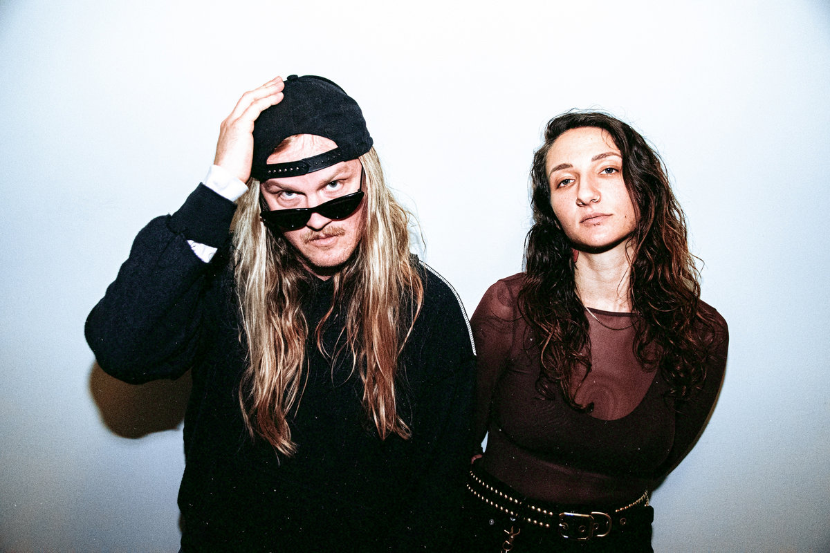 Metalorgie.com (@metalorgie) on Twitter photo WHIMZ, nouveau projet de Sunny Faris (de Blackwater Holylight) a dévoilé un titre : PM2, toujours dans une veine Doom / Shoegaze, celui ci est extrait de PM226 prévu pour le 28 octobre sur <a href="/LiteralGold/">Literal Gold Records</a>
whimzmusic.bandcamp.com/album/pm226-2?…
#doom #shoegaze 🇺🇸 WHIMZ, nouveau projet de Sunny Faris (de Blackwater Holylight) a dévoilé un titre : PM2, toujours dans une veine Doom / Shoegaze, celui ci est extrait de PM226 prévu pour le 28 octobre sur <a href="/LiteralGold/">Literal Gold Records</a>
whimzmusic.bandcamp.com/album/pm226-2?…
#doom #shoegaze 🇺🇸
