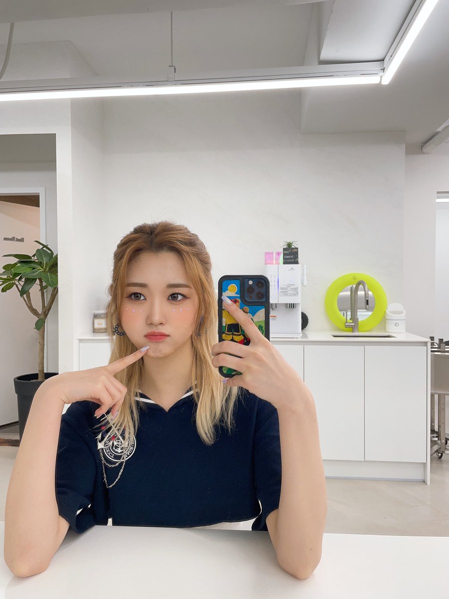 TribeWeverse's tweet photo. 🐶's post on 220926 

Present 2 ~~

@tribedaloca
#트라이비 #TRI_BE #미래 #MIRE #LEVIOSA #Kiss https://t.co/91hyi9fKl2
