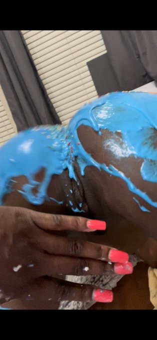 Come join my slumber party 🍨🧁https://t.co/jCOaTsbPuB https://t.co/X4ou65huXx