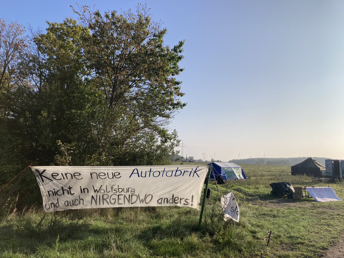 stop_trinity's tweet photo. Ein sonniger Morgen auf dem #stoptrinity Acker. In den nächsten Tagen gibts hier einige Veranstaltungen - schaut vorbei: https://t.co/ek5j2pnme6 https://t.co/Pn23JvQPQW