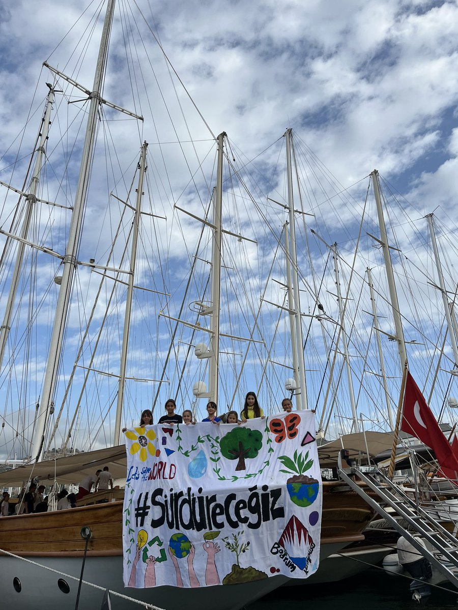 Sürdürülebilir Denizcilik Günlerimizin 2.gününde yelkenci öğrencilerimiz,Türkiye turu rekortmeni Atilla Kaya ile STS Bodrum Okul Gemisinde ‘atıksız seyir’ yapıyorlar. @dagozlem <a href="/EnverYucel/">EnverYucel</a> <a href="/slckhsr/">Selçuk HAŞAR</a> <a href="/burcuozparpucu1/">burcuozparpucudilek</a> <a href="/ErkenCocukluk/">Hale Güneş</a> <a href="/ozgeeasln/">Özge ASLAN</a> <a href="/Savas_BOYAR/">Savaş BOYAR</a> <a href="/guvenislamoglu/">Güven İslamoğlu</a> <a href="/cemseymen/">Cem Seymen</a>
