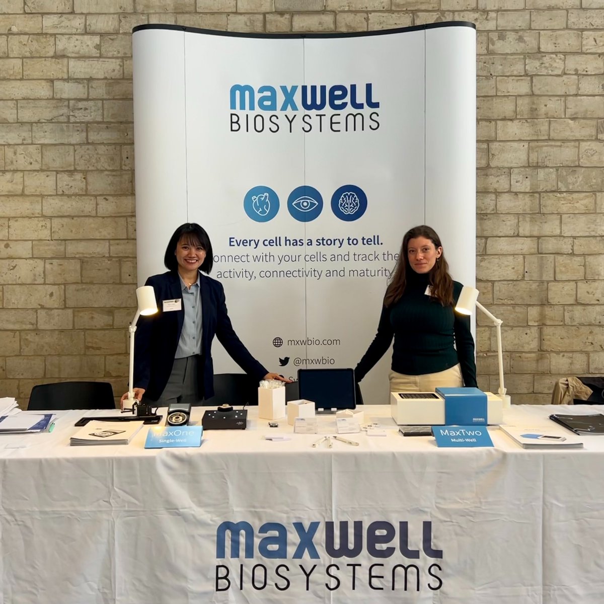 mxwbio's tweet photo. It's our final day at #Neurotech22 in Leuven๐ค๐ง๐ช
So far @engeleneo & @silvia_oldani have been busy presenting our HD-MEA systems and meeting people at booth #G2๐
Make sure to stop by the booth to discover the advantages of using our HD-MEAs for your research!๐#VIBNeuroscience https://t.co/9vZYOKMzrA