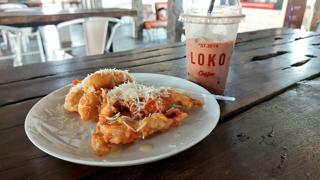 salmanbiroe's tweet photo. Cafe Loko Mailoboro

Tempatnya di Depan Malioboro, pas penyebrangan. Tadi kesitu karena ada kerjaan dan harus selesai. Tempatnya luas, ada wifi dan banyak pilihan minuman, jajanan ataupun makanan. Kalau mau kerja ato nongkrong rekomen juga sih. https://t.co/5iVFfQGyPy