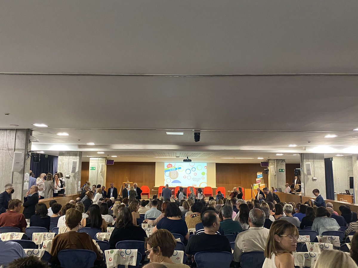 FedCatAutisme's tweet photo. 🗣A punt de començar la primera jornada del 35è #CongrésDincat . Una trobada amb professionals i experts per repensar el futur del sector de la #discapacitat intel·lectual i de la societat. @_dincat https://t.co/VdlVWAnTO3