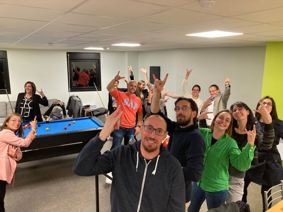 Comme chaque année, nous avons remis les saucisses et les brochettes à griller autour d'un bon barbecue ! 🍖C'est l'occasion de se retrouver tous ensemble pour passer un super moment et pour sortir la tête du guidon ! 🥂
On vous partage en #photos ce délicieux barbecue ! 😄☀️📸