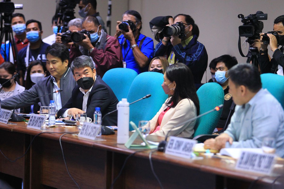 SonnyAngaraNews's tweet photo. Joining Finance Cmtee Chair Sen. Sonny Angara in hearing the budget presentation of VP Inday Sara Duterte were Senate President Zubiri, Senate Pro Temp Loren Legarda, Minority Leader Pimentel, Dep Minority Hontiveros, Sens. Revilla, Tolentino, Gatchalian, Go, and Cayetano. 2/2 https://t.co/YuLNan6SFi
