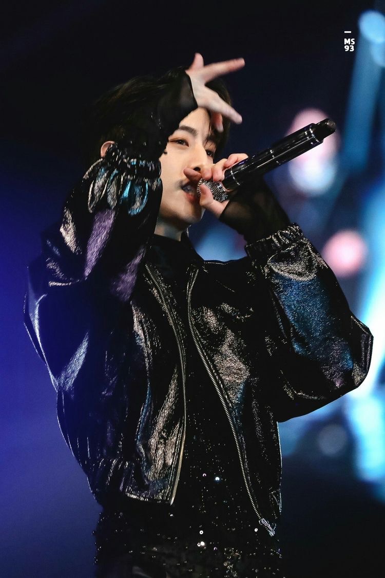 hourly mark: rest tweet media