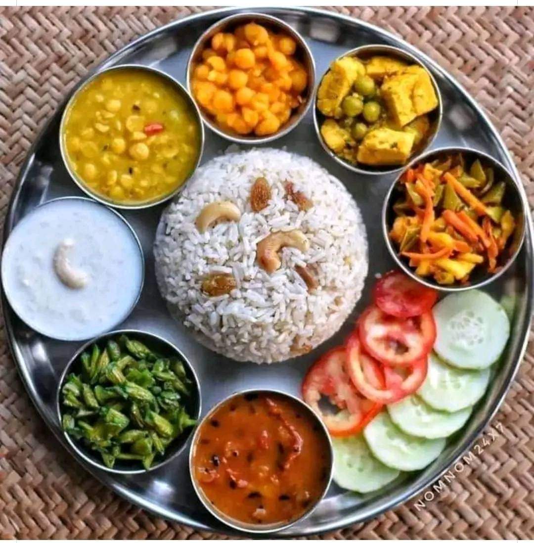 ladypilot26's tweet photo. Vegetarian  ले दशैमा  के खान्छाै भनेर 
खिल्ली गर्थाै ?? नि यी हेर 
हामी यसरी बनाएर खान्छाै ...
अरुकाे ज्यान खाएर भाेक.. स्वाद  ,  मेटाउने काम गरिदैनन बुझेउ 🙄🙄🙄 https://t.co/wJDeQMNLmT