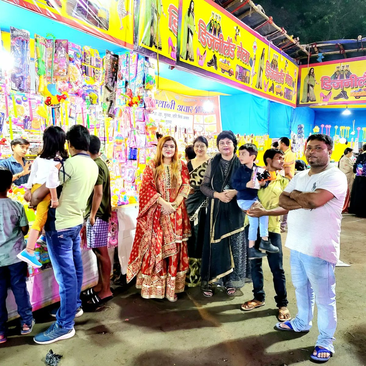 MiniSGautam's tweet photo. 🎟️🎢🎡🎠🎪🧸🪀🔫🎫

Took Baahu to Disney Land (Local fare) yesterday.. Had a blast.. 💖🎉✨💥

#mela #local #fair #disneyland #localfair #fun #funfair #नवरात्रि #navratri2022 #navratri #navratrispecial #Maa #durga #maadurga #durgamaa #durgapuja #Durgapuja2022 #indianfestival https://t.co/0gvAvWlcH5