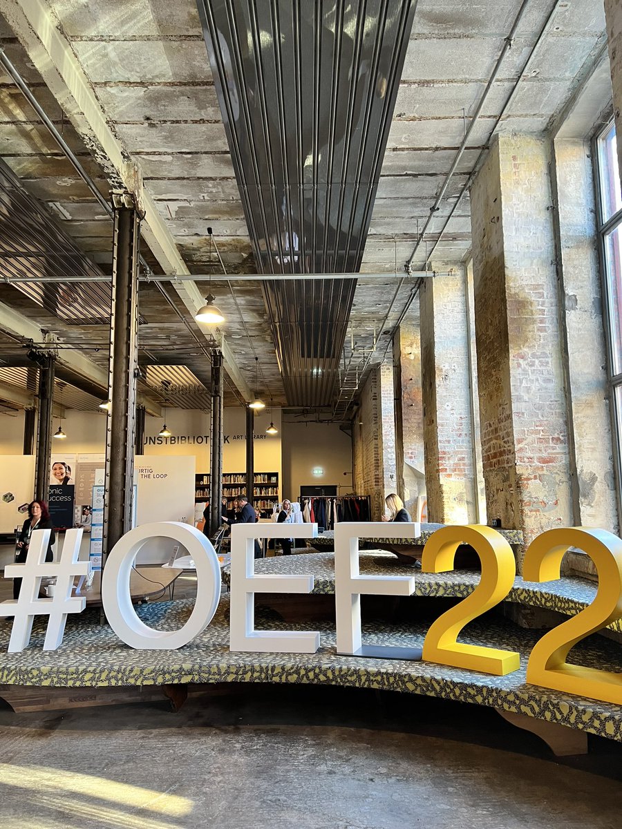 hannah_suppa's tweet photo. Zweiter Tag Ostdeutsches Energieforum in #Leipzig - @Gruen_WGuenther sagt gleich zu Beginn: „Es brennt die Hütte“. #OEF22 https://t.co/gh5bPkaZJ1