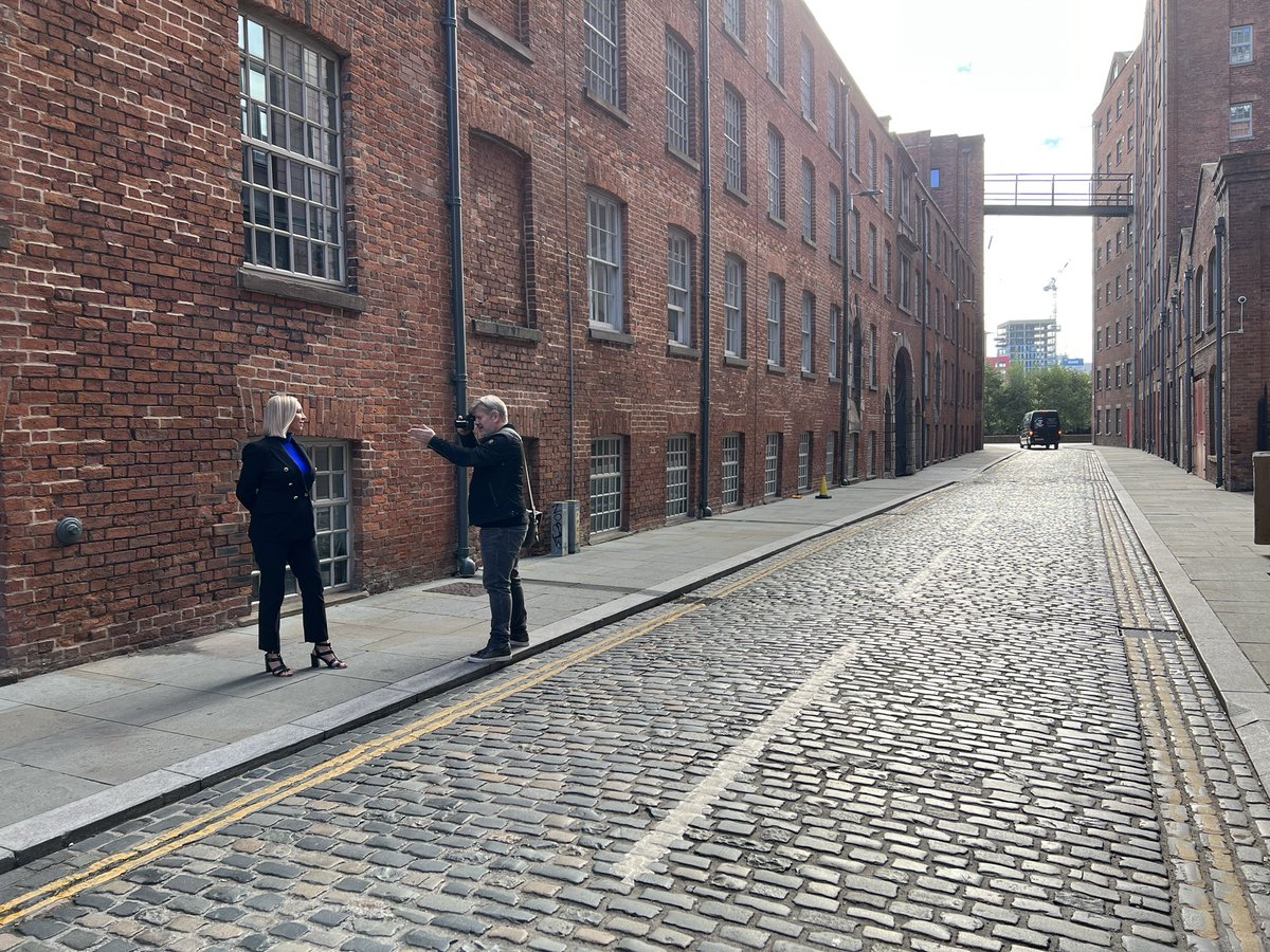 Fabulous photoshoot in #manchester with @PeteCorcoran <a href="/_mediabee/">Media Bee</a> <a href="/WeareBee2Bee/">We are Bee2Bee</a> #website #Webdesign #branding #property #Construction