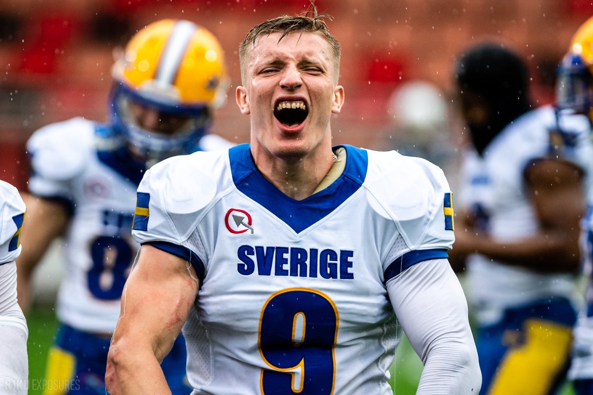 Det är snart dags för den känslan igen! 🇸🇪

EM-kval Sverige-Serbien den 8 oktober på Behrn Arena i Örebro. Biljetter och info: amerikanskfotboll.swe3.se/event/em-kval-…. Vi ses!

Foto: Riku Laukkanen

#SWE3 #amerikanskfotboll #nflse #EMkval #Örebro #BehrnArena #landskamp