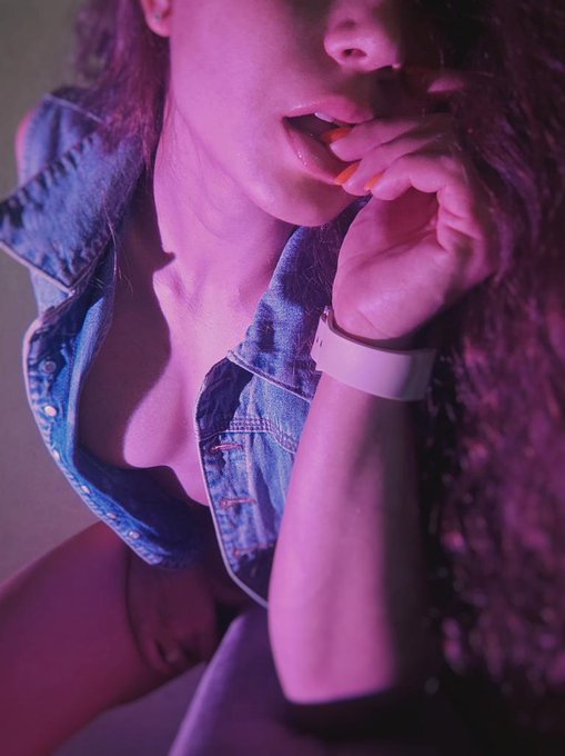 Начала возраждать свой ак на Фансли😍 В #нюдсочетверг  лучший повод зайти, подписаться и оценить🤤😘 Ссылка<a href="/tag/%D0%BD%D1%8E%D0%B4%D1%81%D0%BE%D1%87%D0%B5%D1%82%D0%B2%D0%B5%D1%80%D0%B3"class="tags">#нюдсочетверг</a>