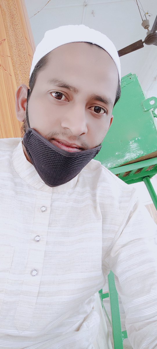 بِن بٌلائے آجاتا ہے سوال نہیں کرتا۔۔
کیوں تیرا خیال میرا خیال نہیں کرتا؟
#Yaad_e_Jani 
#UrduPoetry