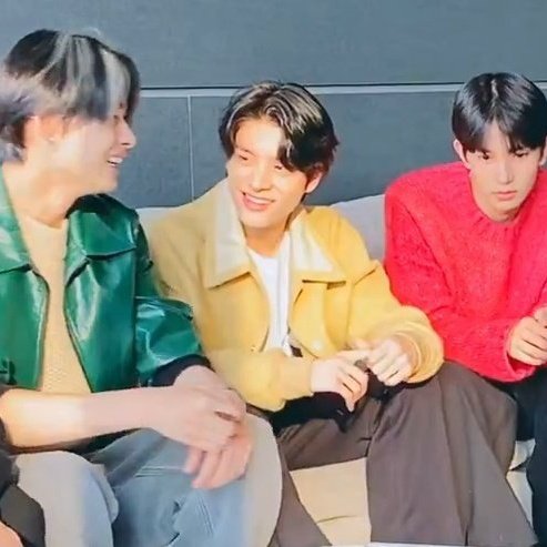 heejakecontext's tweet image. heeyunki, our traffic lightz 🚥