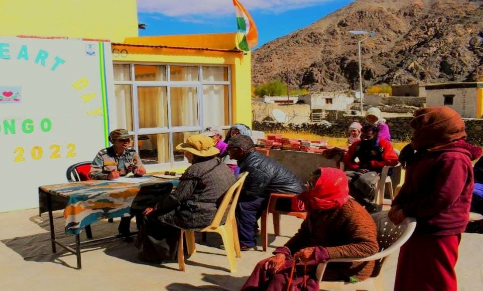 NorthernComd_IA's tweet photo. On the occasion of #WorldHeartDay, Garud #Division of #IndiaArmy conducted two day Healthy Heart Awareness Workshop and Camp in border areas of #Ladakh.

#NationalHealthMission 
@adgpi 
@MoHFW_INDIA 
@ANI https://t.co/p8AjcnHGbT