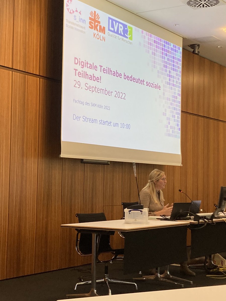 b_f_soz_inn's tweet photo. Heute zu Gast beim @SKMKoeln beim Fachtag #DigitaleTeilhabe bedeutet #SozialeTeilhabe. 

Noch jemand hier? 

#DigitaleSoA #ökumene https://t.co/ha7gktmAyl