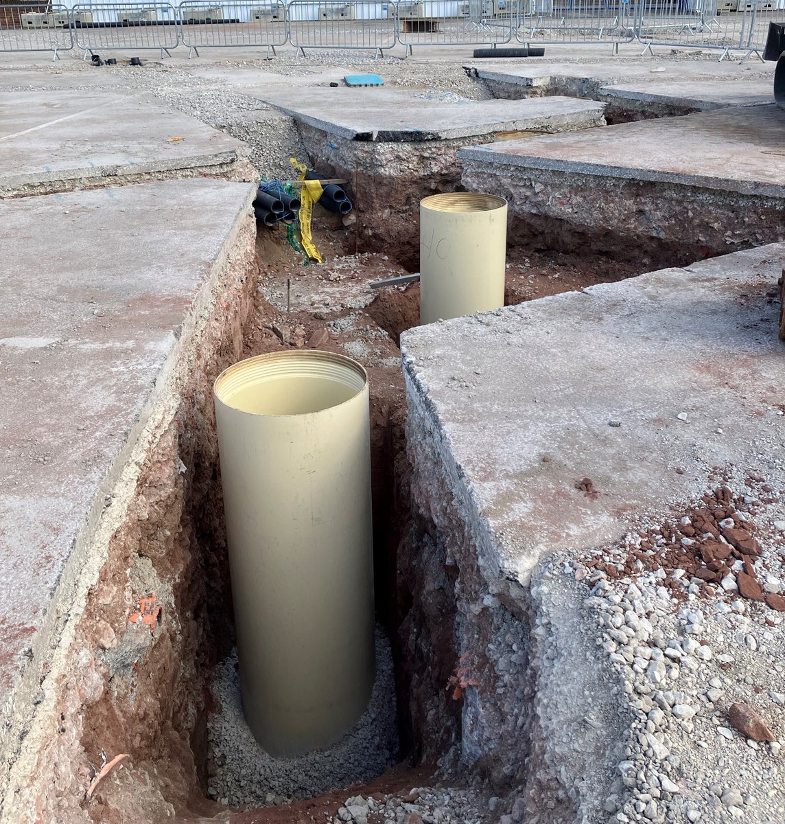 BritGeoSurvey's tweet photo. Construction is underway at the multi-million pound #UKGeoenergy Cheshire site, which will deliver a world-class observatory giving an unparalleled insight into geological controls on energy and mass transfer in the subsurface.

Learn more:
https://t.co/0FjP9kY66R https://t.co/fbdaCdt795