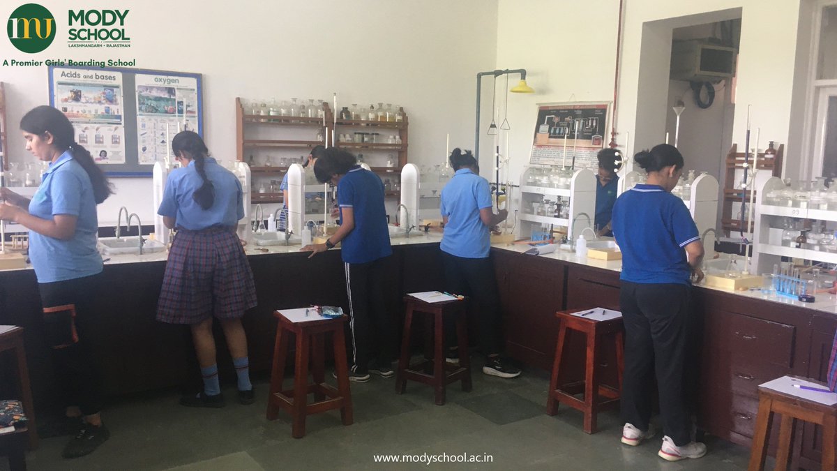 ModySchool's tweet photo. Practicals are an essential part of scientific study and knowledge. Students performing Chemistry practical with all their sincerity for half yearly examination.
#ModySchool #Practicals #Examinations #ScientificPerformance https://t.co/YCtlvbGzIt