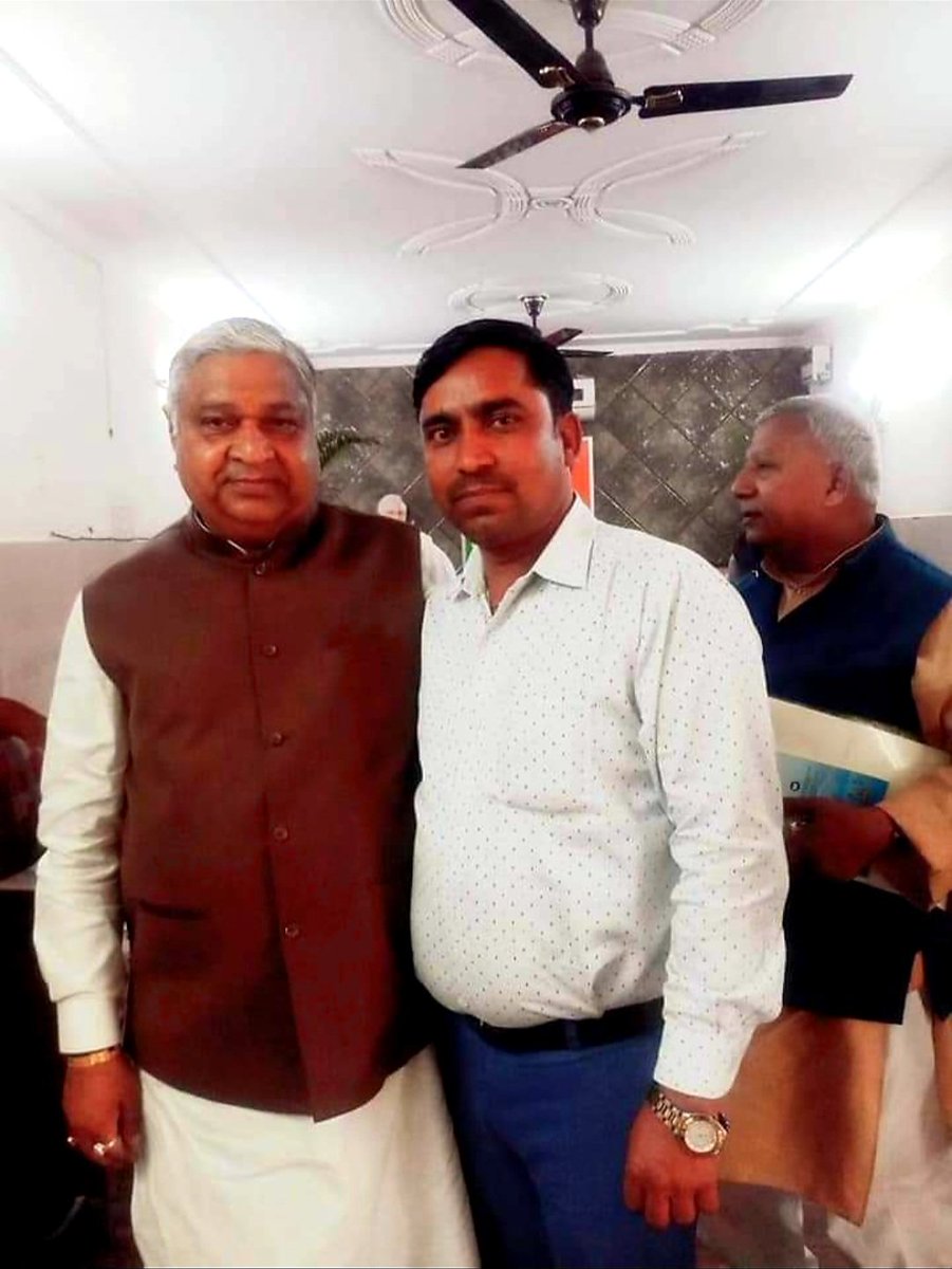 Praveen77997574's tweet photo. विनम्र स्वभाव के धनी , आदरणीय श्री दिनेश कुमार गोयल जी विधान परिषद सदस्य (MLC)को जन्मदिवस की अनन्त शुभकामनाएं व बधाई।💐
ईश्वर से प्रार्थना है कि आप स्वस्थ रहें दीर्घायु हो,
#DineshKumarGoel
#bjpmahanagarghaziabad
#bjpupwest
#BJP4UP https://t.co/GXPqzs1PYe