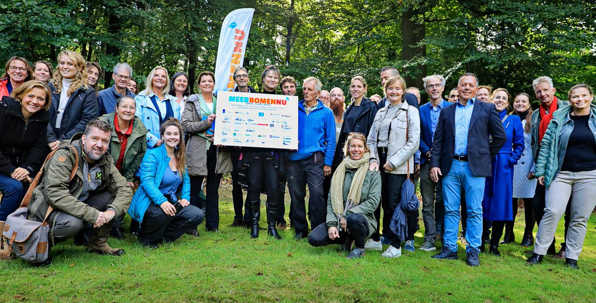 Nog één foto van onze opening gisteren! 🌳😃De #Bomenplanner is sinds gisteren open en inmiddels 284 aangemelde plantlocaties, 312 oogstlocaties en 4045 vrijwilligers. Doe je ook mee voor een groener Nederland? #verplanteenboom meerbomen.nu/ik-doe-mee/