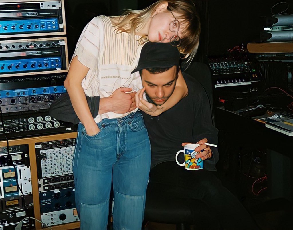 andeedkny's tweet photo. Paramore's Hayley Williams and Taylor York are officially dating ! https://t.co/5zWZGuyEa4