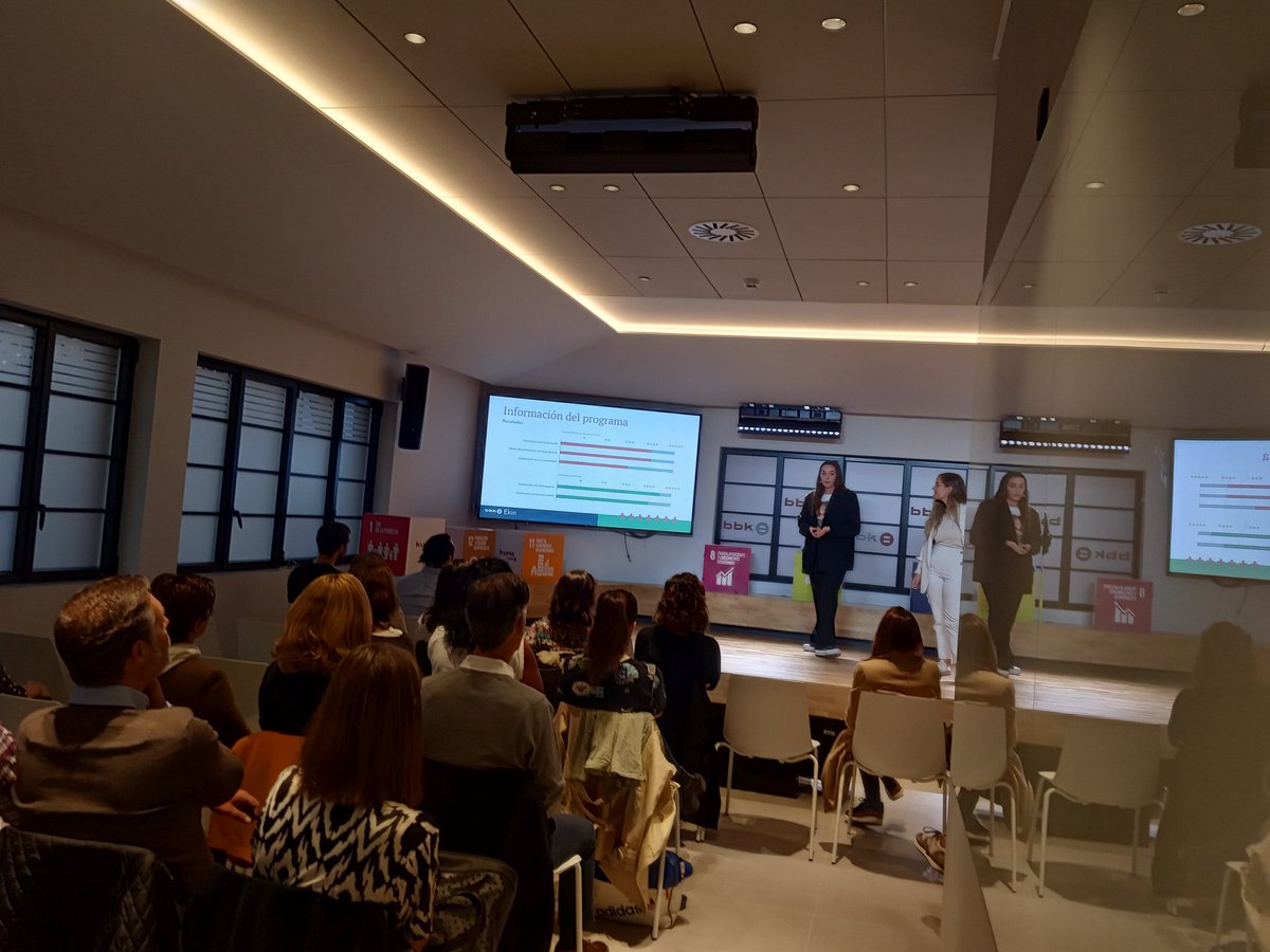 OnlyONEymas's tweet photo. Nos llena de orgullo y satisfacción representar al proyecto #Digital50+ en #BBKEKIN
Enhorabuena a @ilazaro, a su mentora y al resto de #proyectos y #mentores
Toda la suerte del mundo💪
@BBK_Kuna https://t.co/kp4T9oZOCt