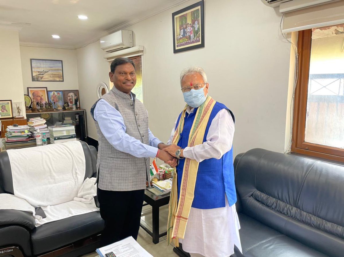 LKBajpaiBJP's tweet photo. आज दिल्ली में केंद्रीय कैबिनेट मंत्री व झारखंड के पूर्व मुख्यमंत्री माननीय श्री अर्जुन मुंडा जी से शिष्टाचार भेंट की। https://t.co/MyagYeGVbn