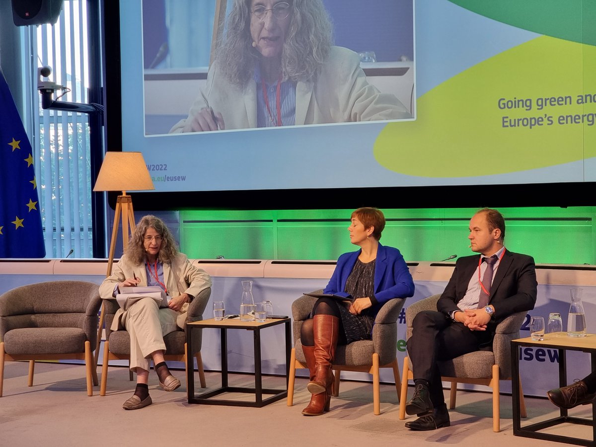 #CEER President Annegret Groebel: 'We must ensure that all #emergencymeasures discussed protect and shield #consumers, while remaining aware of the long-term goals of #energy independence, decarbonisation and markets that act in the #consumer interest.' #EUSEW2022