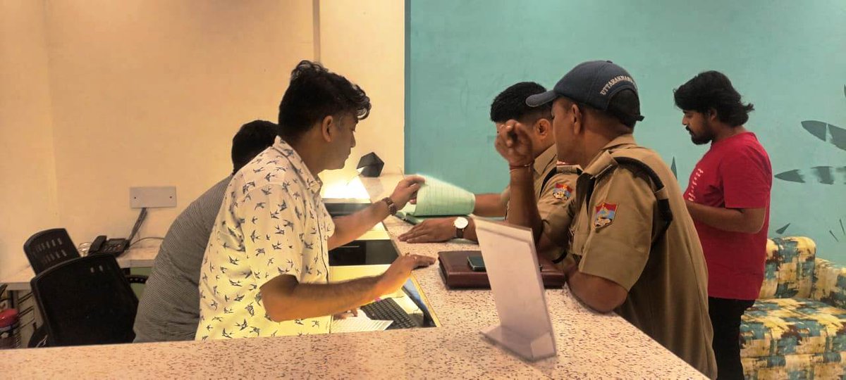 TehriGarhwalPol's tweet photo. हेलो टिहरी
#ukpoliceupdate
#टिहरी_पुलिस_द्वारा_बिना_सत्यापन_कर्मचारी_रखने_पर_होटल_रिजॉर्ट
#होमस्टे_लॉज_संचालकों_के_किये_चालान।
#navneetsinghbhullar #ssptehri #UttarakhandPolice #tehrigarhwal #tehripolice #ukpolicenews
https://t.co/43PirI4ruN https://t.co/wvKIFW7Qhm