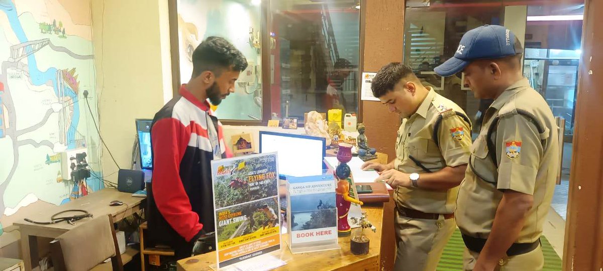 TehriGarhwalPol's tweet photo. हेलो टिहरी
#ukpoliceupdate
#टिहरी_पुलिस_द्वारा_बिना_सत्यापन_कर्मचारी_रखने_पर_होटल_रिजॉर्ट
#होमस्टे_लॉज_संचालकों_के_किये_चालान।
#navneetsinghbhullar #ssptehri #UttarakhandPolice #tehrigarhwal #tehripolice #ukpolicenews
https://t.co/43PirI4ruN https://t.co/wvKIFW7Qhm
