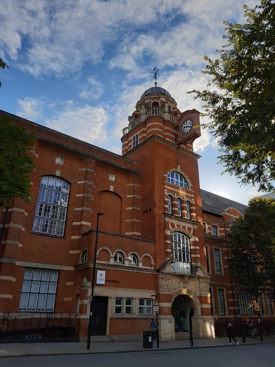 gugge33's tweet photo. #CUoL looking glorious this morning. 1st day of #LiaisonMentalHealth module with students from all parts of London. Joint effort between @NHS_ELFT @CityMentHealth - looking forward to our revised sessions with practical assessment as part of overall course https://t.co/lANMjFJa6O