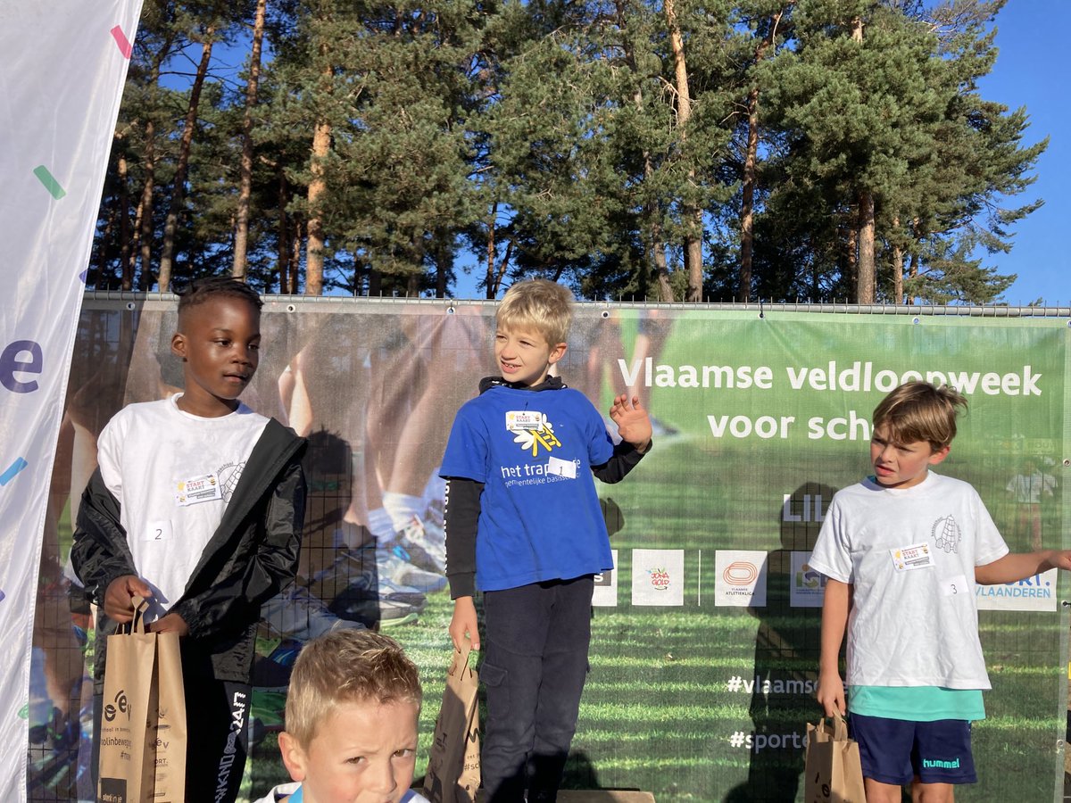 juf_CharlotteK's tweet photo. 3 2 1 π₯en lopen maar! πββοΈππΌββοΈπ
#veldloop #trapleerke https://t.co/o8xGVM60aV