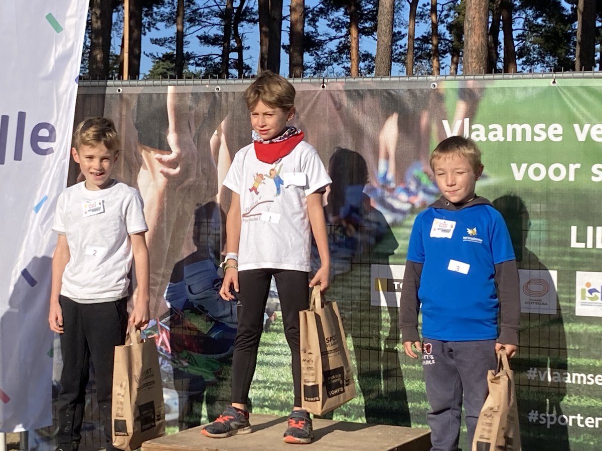 juf_CharlotteK's tweet photo. 3 2 1 π₯en lopen maar! πββοΈππΌββοΈπ
#veldloop #trapleerke https://t.co/o8xGVM60aV