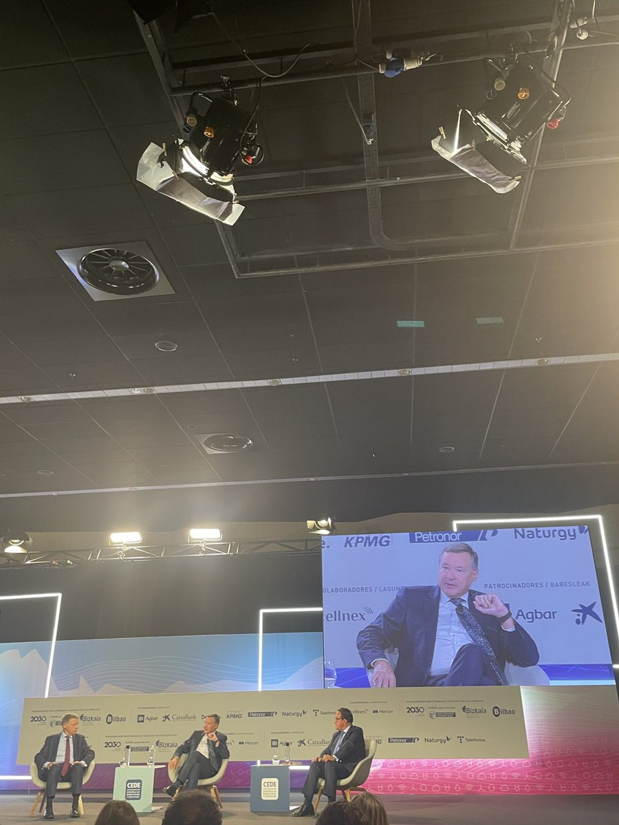 Ante la creciente desigualdad urge actuar con medidas estructurales, medidas de las empresas, medidas de cada uno de nosotros para generar oportunidades y alianzas <a href="/angelsimon_/">Angel Simon</a> <a href="/directivosCEDE/">Fundación CEDE</a> XXI Congreso de Directivos CEDE