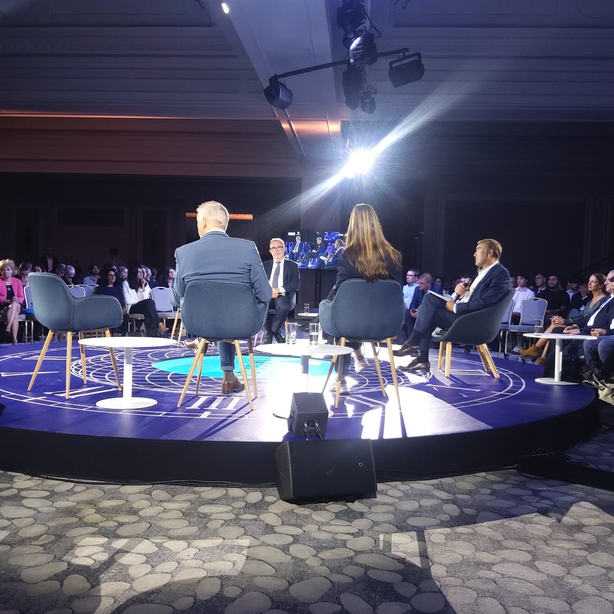 Lancement du #transitionforum à #Nice: Face a la perspective de +3° à la fin du siecle #Giec débat autour des solutions concrètes : entre autre stations de recyclage à énergie+ avec <a href="/Veolia/">Veolia</a> et la méthanisation avec <a href="/GRDF/">GRDF</a>
<a href="/jc_tortora/">Jean-Christophe TORTORA</a> @tatiana2fr <a href="/phmabille/">Philippe Mabille</a>