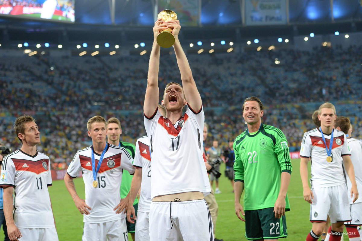 3️⃣8️⃣ Happy Birthday, Per @mertesacker! 🎊 🏆 Weltmeister 2014